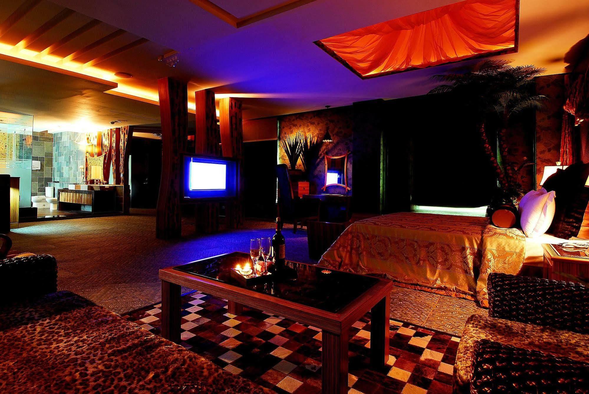 All-Ur Boutique Motel -Chia Yi Branch Цзяи Экстерьер фото