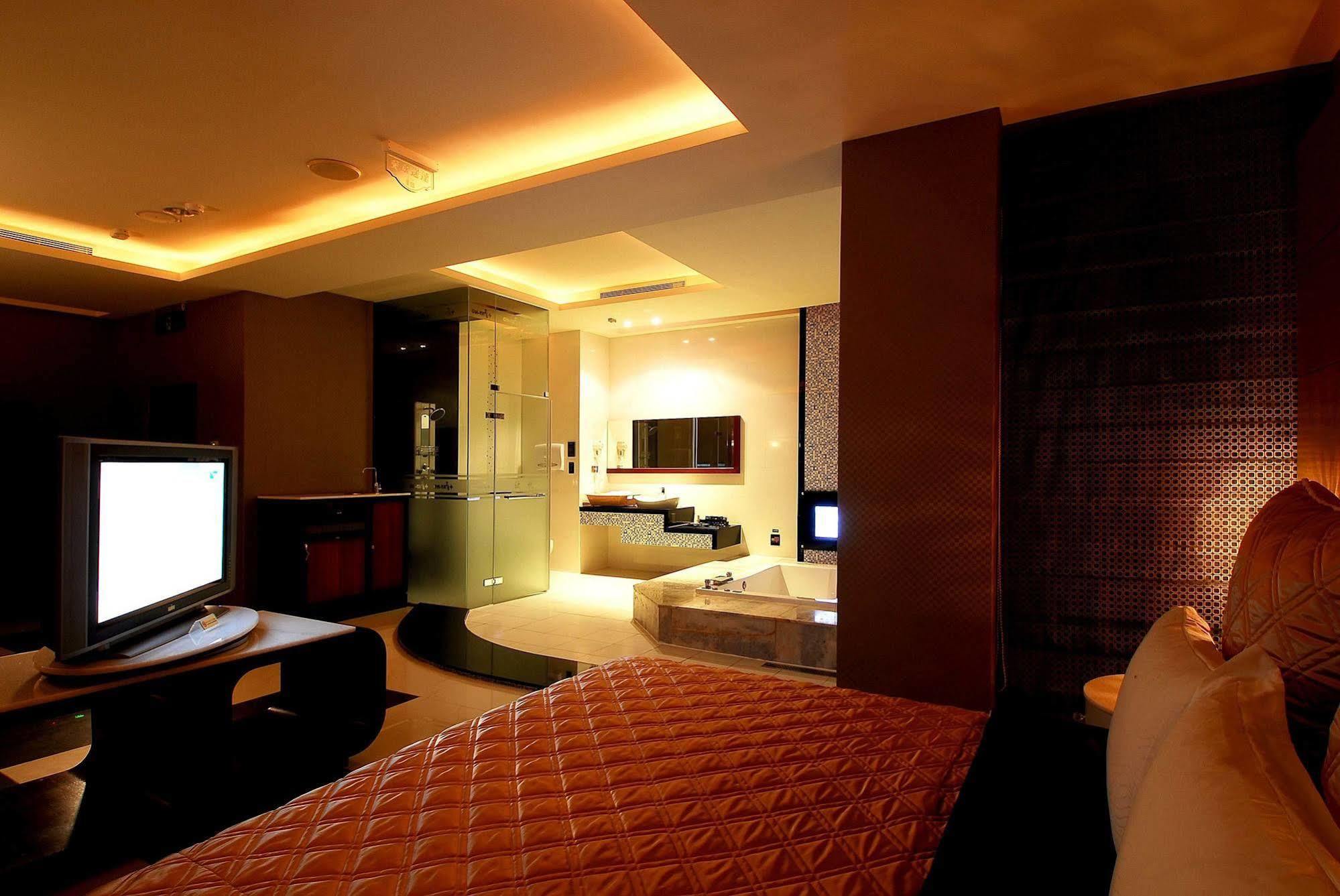 All-Ur Boutique Motel -Chia Yi Branch Цзяи Экстерьер фото