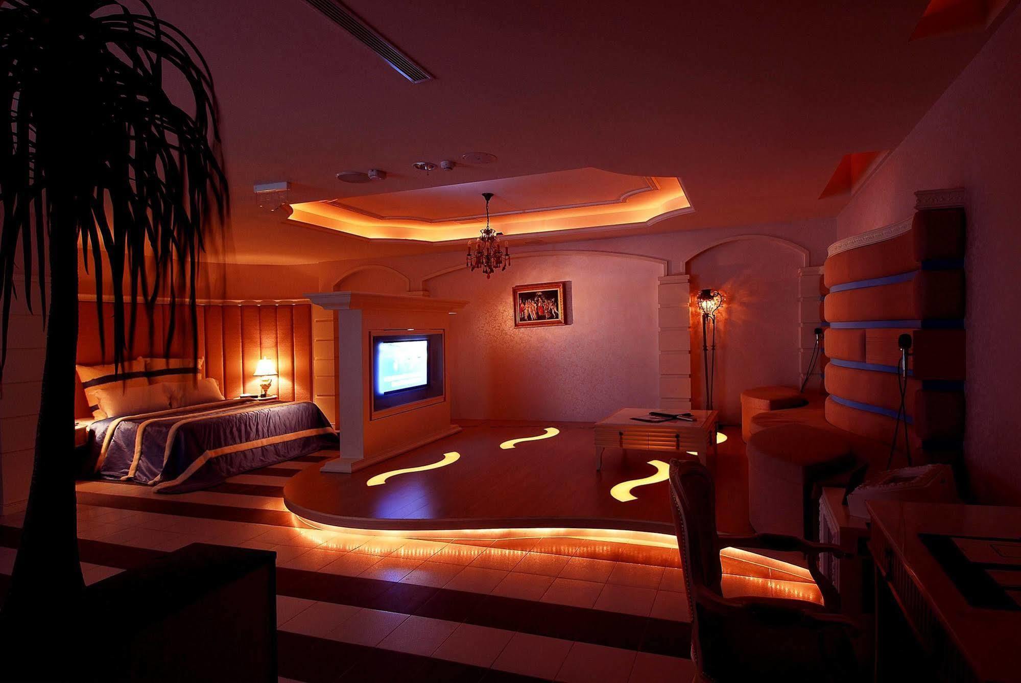 All-Ur Boutique Motel -Chia Yi Branch Цзяи Экстерьер фото
