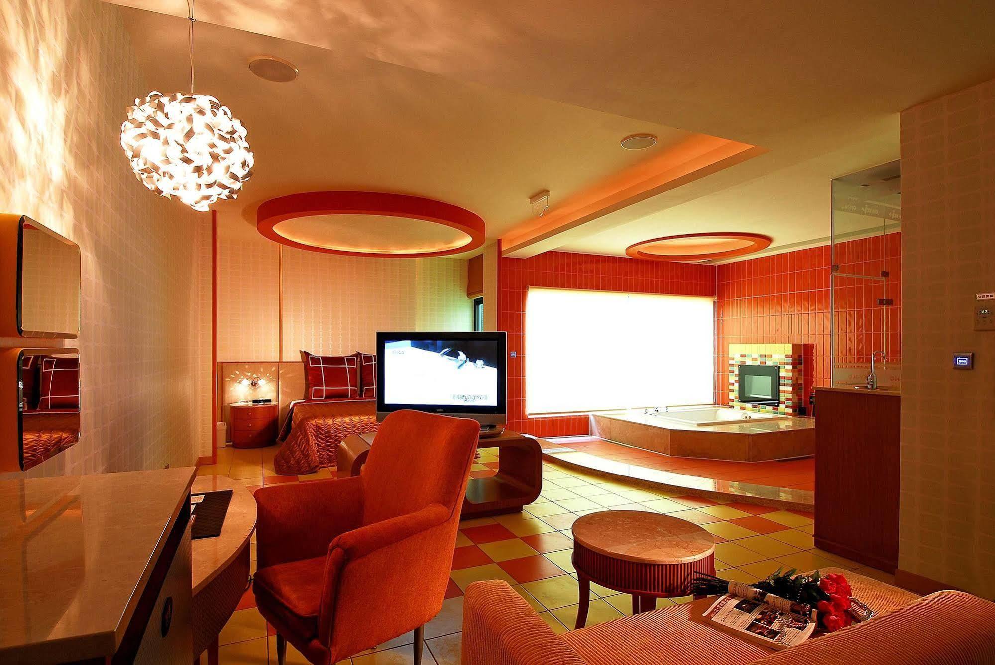 All-Ur Boutique Motel -Chia Yi Branch Цзяи Экстерьер фото